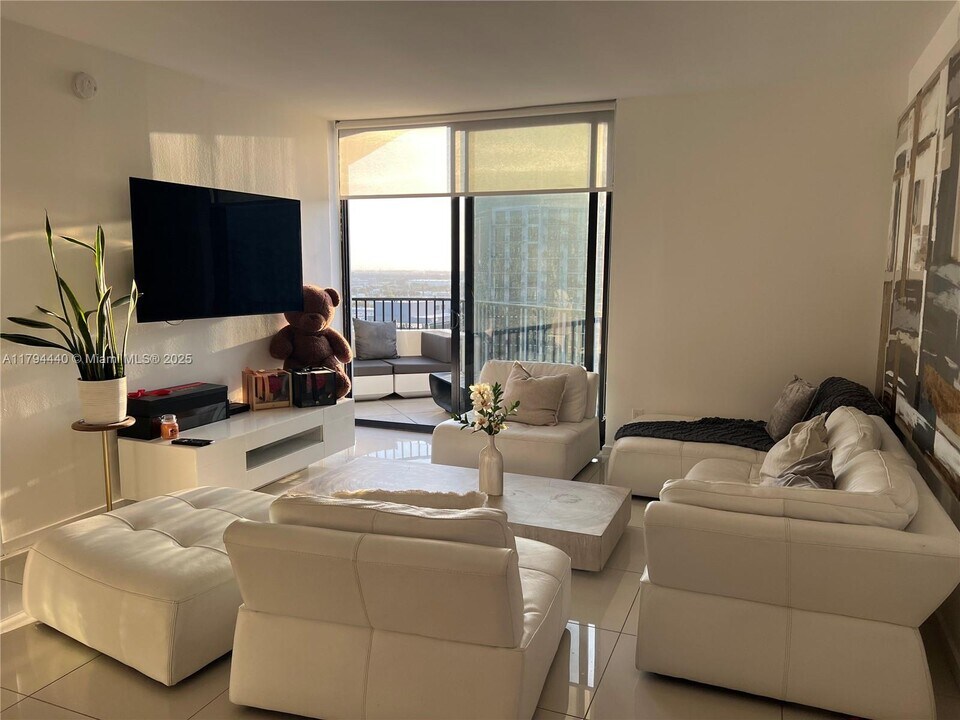 5300 Paseo Blvd, Unit 1603 in Doral, FL - Building Photo