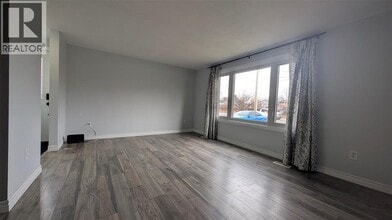 407 Murphy Rd in Sarnia, ON - Building Photo - Building Photo