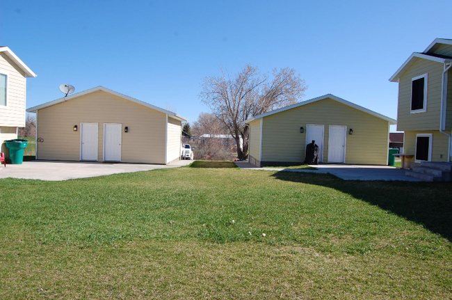 2832 3rd St NW in Sidney, MT - Building Photo - Building Photo