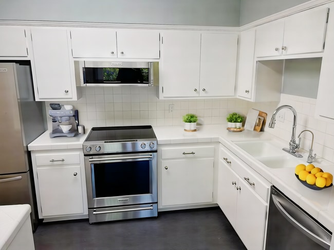 2727 Miradero Dr, Unit 204 in Santa Barbara, CA - Building Photo - Building Photo