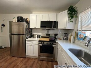 35 Brock St, Unit 3 in Boston, MA - Foto de edificio - Building Photo