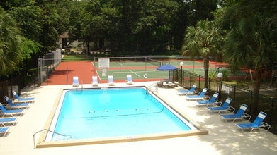 Creekwood Apartments in Gainesville, FL - Foto de edificio - Building Photo