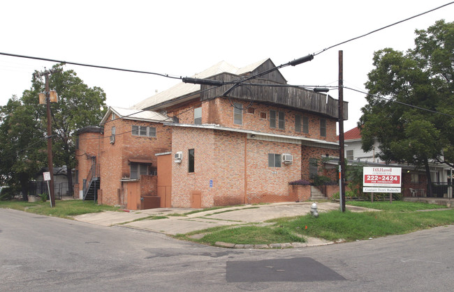 225 W Laurel St in San Antonio, TX - Foto de edificio - Building Photo