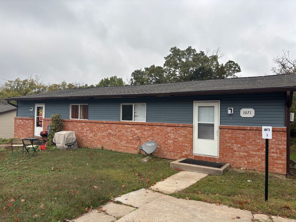 1071 Kathryn in Columbia, MO - Building Photo