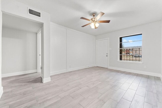 9026 Kempwood Dr in Houston, TX - Building Photo - Building Photo