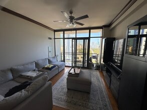233 E 13th St, Unit 1604 in Chicago, IL - Building Photo - Building Photo