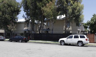 404 S Claudina St in Anaheim, CA - Building Photo