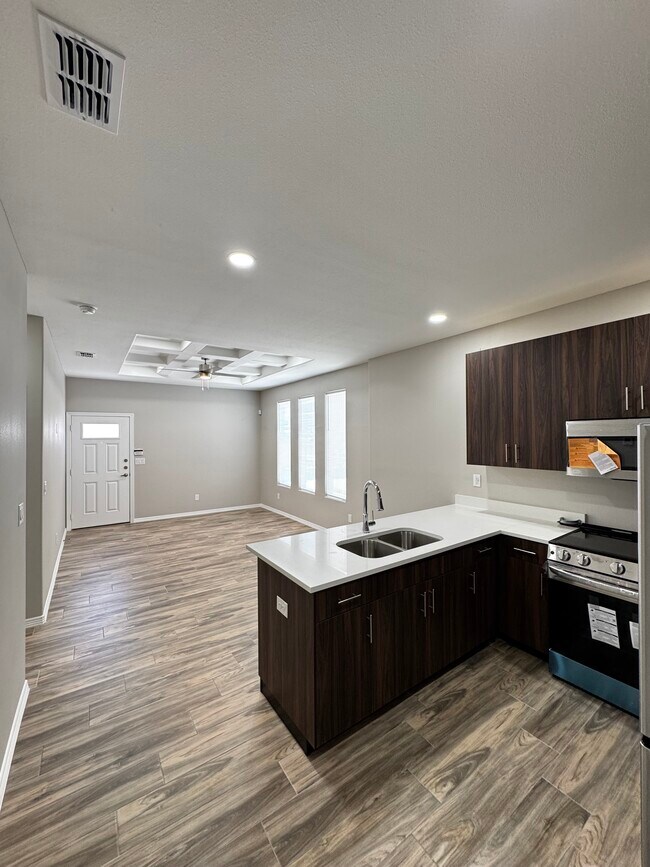 4008 La Vista Ave, Unit 1 in McAllen, TX - Building Photo - Building Photo