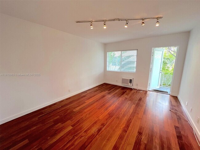 1235 Euclid Ave in Miami Beach, FL - Building Photo - Building Photo