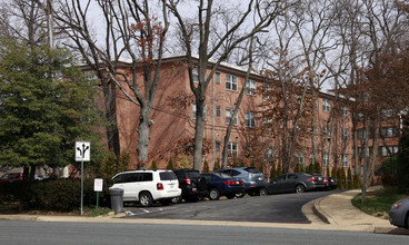 Oakcrest in Arlington, VA - Foto de edificio - Building Photo