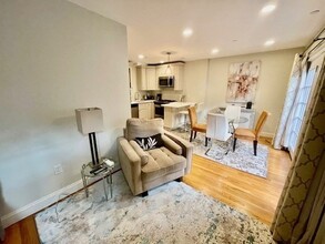 17R Clark St, Unit 4 in Boston, MA - Foto de edificio - Building Photo