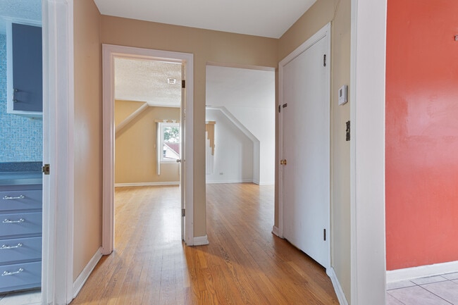 2102 N Nagle Ave in Chicago, IL - Building Photo - Building Photo