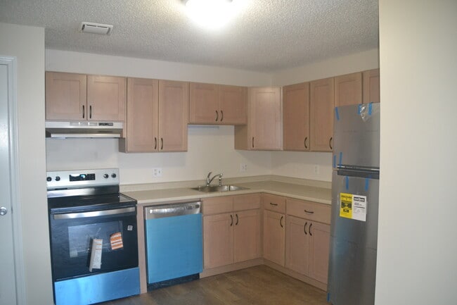 12 St James Pl in Nashua, NH - Building Photo - Building Photo