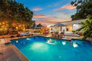723 NE 112th St in Biscayne Park, FL - Building Photo