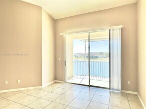 4256 Liron Ave, Unit 203 in Ft. Myers, FL - Building Photo - Building Photo