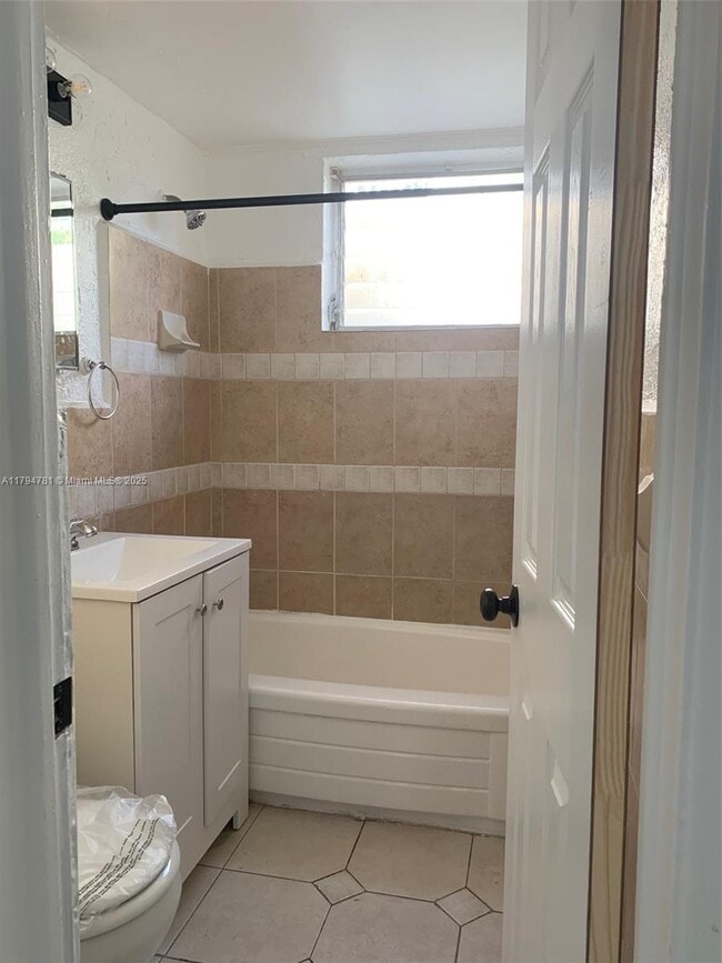 16651 NE 20th Ave-Unit -1 in North Miami Beach, FL - Building Photo - Building Photo