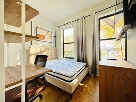 Furnished room/NOT APARTMENT in Brooklyn, NY - Building Photo