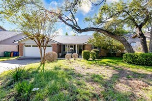 11209 Deadoak Ln in Austin, TX - Building Photo