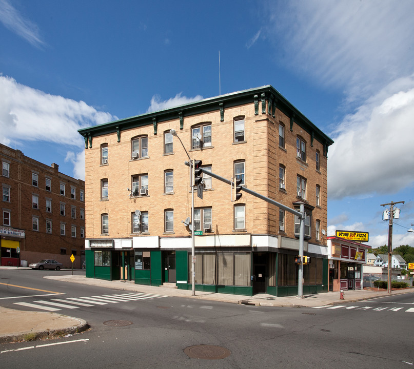 246-252 North St in New Britain, CT - Building Photo