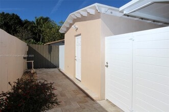 13797 SW 20th St in Miami, FL - Building Photo - Building Photo