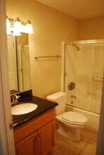 9929 Erma Rd, Unit 206 in San Diego, CA - Building Photo - Building Photo