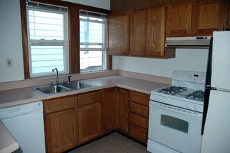 1115 E Burlington St, Unit 1115 in Iowa City, IA - Foto de edificio - Building Photo