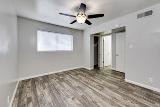 Palm Square in Phoenix, AZ - Building Photo - Interior Photo