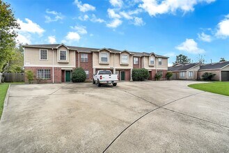 10007 Emerald Creek Dr in Houston, TX - Foto de edificio - Building Photo