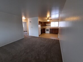 1062 Westmoreland Rd, Unit 3 in Colorado Springs, CO - Foto de edificio - Building Photo