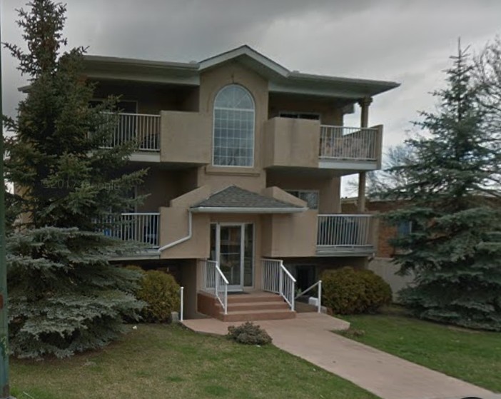 138 28 Ave NW in Calgary, AB - Building Photo