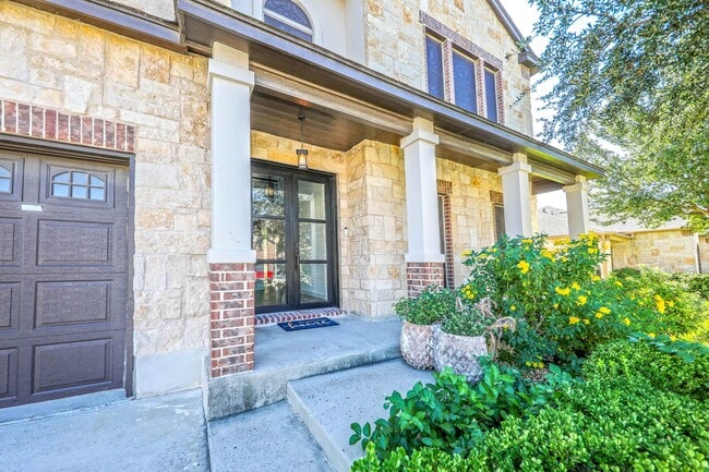 115 Coahuila Loop in Laredo, TX - Building Photo - Building Photo