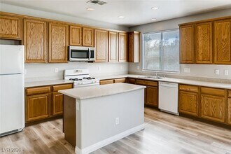 9471 Bighorn Point Ct in Las Vegas, NV - Building Photo - Building Photo