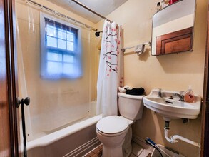2644 E Lawn Ct in Madison, WI - Building Photo - Building Photo