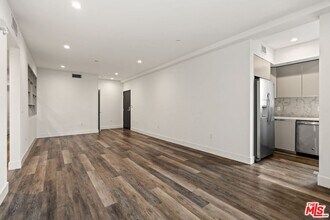 2321 Fox Hills Dr in Los Angeles, CA - Building Photo - Building Photo