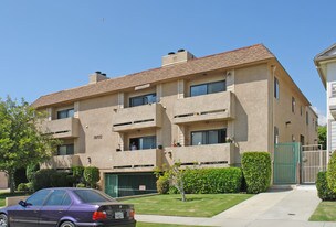 10753-10755 Lawler St in Los Angeles, CA - Building Photo