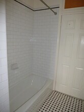 14 14th St NE, Unit 2 in Washington, DC - Foto de edificio - Building Photo