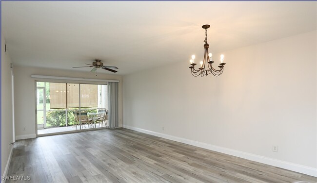 717 Landover Cir in Naples, FL - Foto de edificio - Building Photo