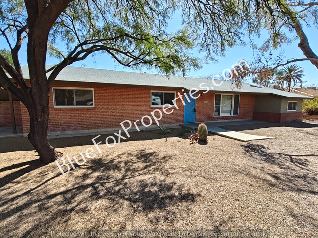 property at 5652 E Silver St