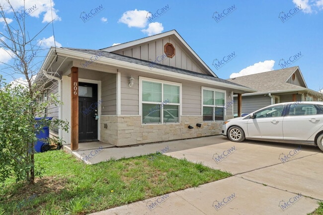 806 N Broughton St