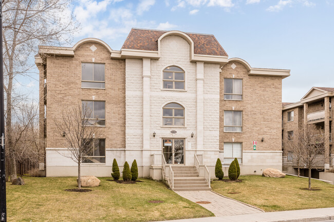 9198 Perras Boul in Montréal, QC - Building Photo - Building Photo