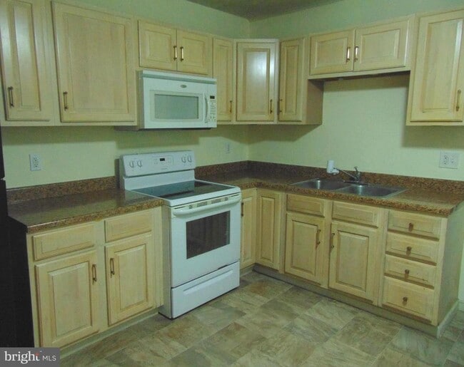 10 Strode Ave in Coatesville, PA - Building Photo - Building Photo
