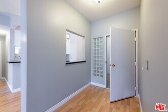 10021 Tabor St-Unit -316 in Los Angeles, CA - Foto de edificio - Building Photo