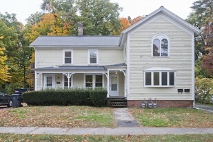 18 Bates St in Westfield, MA - Building Photo