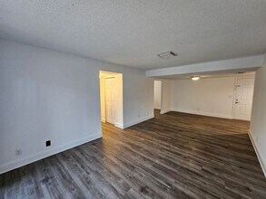 120 Sparrow Dr in Royal Palm Beach, FL - Foto de edificio - Building Photo