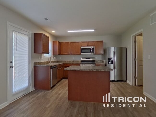5819 Hewitt Dr in Charlotte, NC - Foto de edificio - Building Photo