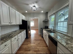 1221 Epworth St SW in Atlanta, GA - Foto de edificio - Building Photo