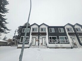 10698-10661 61 St NW in Edmonton, AB - Building Photo