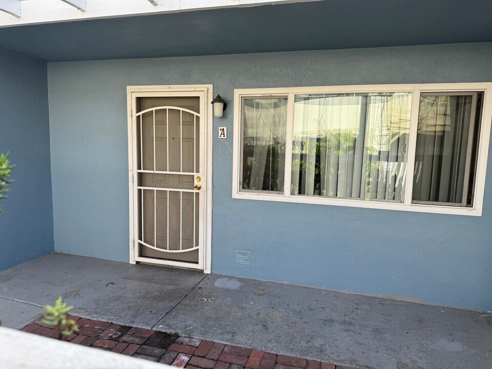 10920 Apricot St, Unit A in Oakland, CA - Foto de edificio