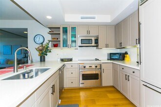 1551 Ala Wai Blvd in Honolulu, HI - Foto de edificio - Building Photo