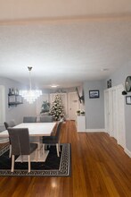 209 Princeton St, Unit 209 Princeton St 2 in New Bedford, MA - Foto de edificio - Building Photo